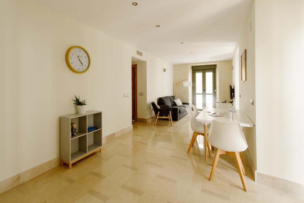 1e Azofaifo St * Sevilha